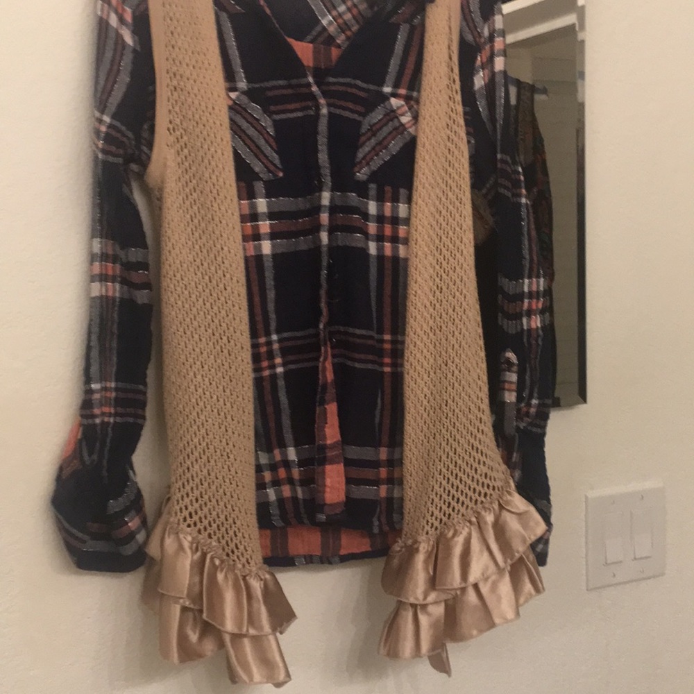 Vest with fringe bottom
